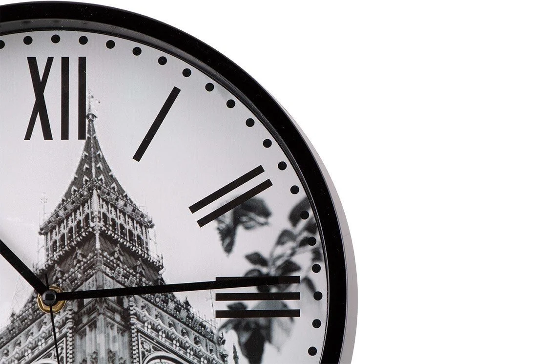 Moderne Wanduhr mit römischen Zahlen – 30 × 30 cm, Schwarz